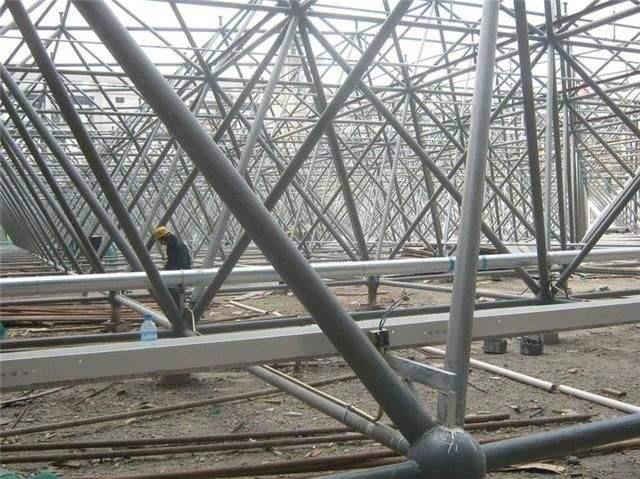 信州区盘点螺栓球网架对选材方面的4点要求